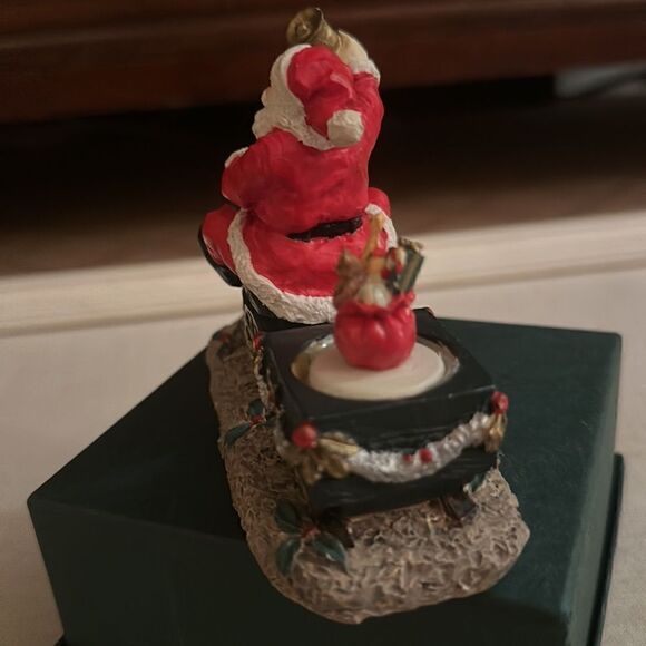 Vintage Santa Claus figurine riding a train w presents - Picture 4 of 7